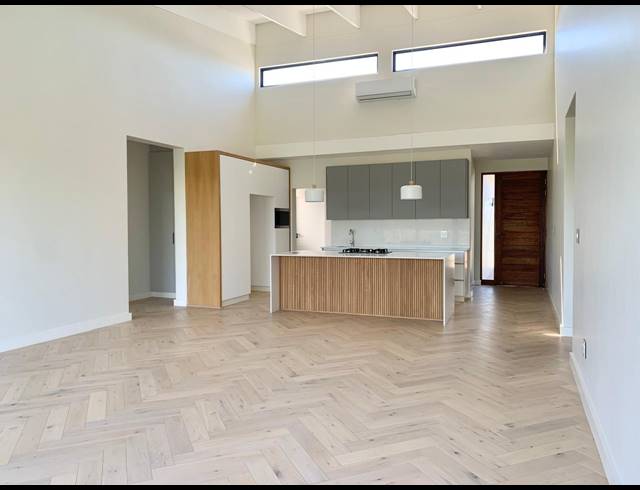 4 BEDROOM TOWNHOUSE FOR SALE IN SALT ROCK